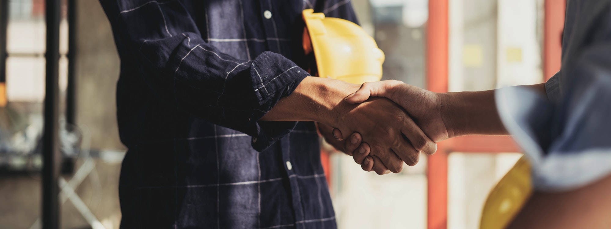5 Red Flags to Watch Out for When Hiring a Contractor